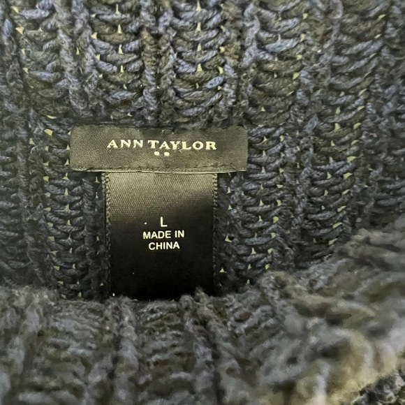 VINTAGE ANN TAYLOR CREW NECK SLEEVELESS SWEATER SZ L. HAS 12 1/2” SPLITS O/ SIDE - Picture 9 of 10